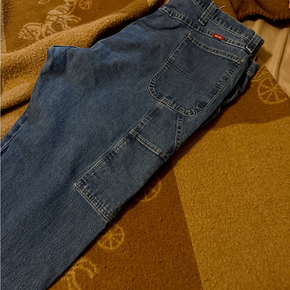 Men’s Wrangler 44/32 relaxed fit Dark Blue Denim jeans excellent shape